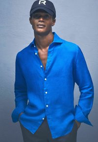 Reiss REGULAR FIT - RUBAN BUTTON-THROUGH  - Skjorter - bright blue