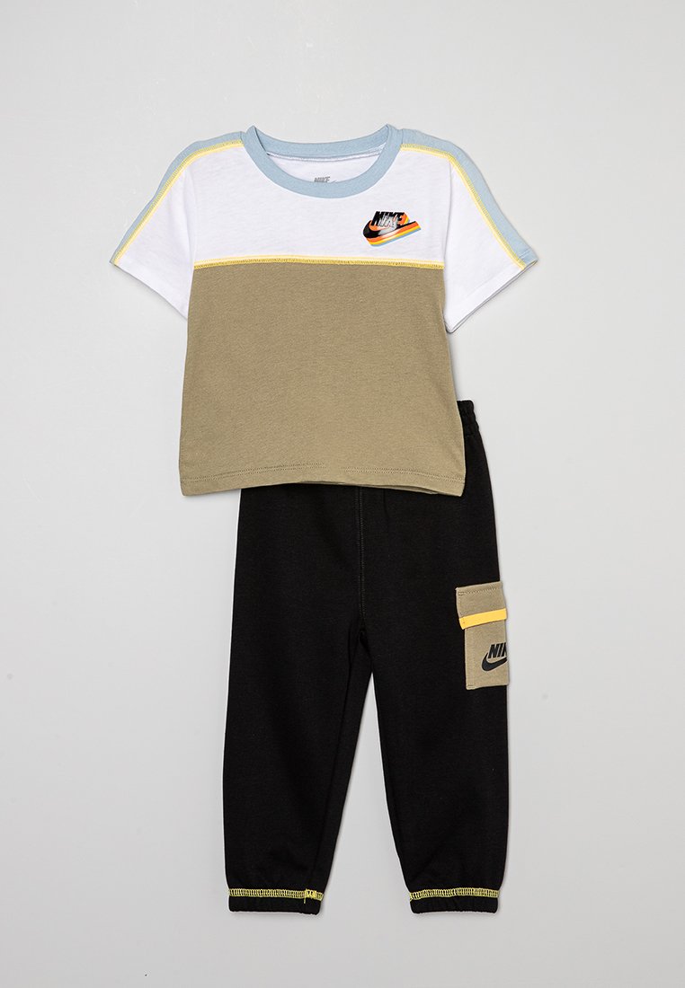 Nike Sportswear T-shirt print zwart Nike Sportswear T-shirt print zwart