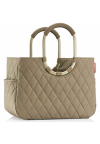 Bolso acolchado beige con dos asas redondas, fabricado en un tejido texturizado y con un bolsillo lateral. Presenta un diseño elegante y estructurado con tonos cálidos.