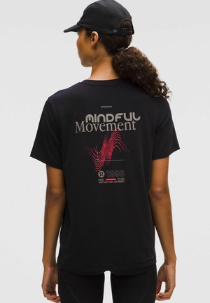 - T-shirt z nadrukiem