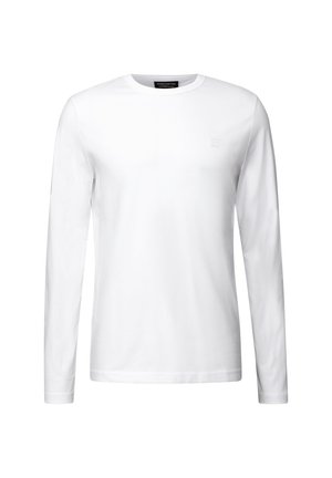 Camiseta blanca de manga larga hecha de suave algodón, con cuello redondo y un sutil logo en el pecho. Textura suave y dise�ño minimalista.