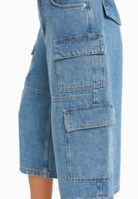 Bershka Jeansshorts - light-blue denim