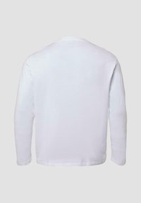 Langärmeliges weißes T-Shirt aus Baumwolle. Verfügt über einen runden Halsausschnitt, einen geraden Saum und eine schlichte Textur ohne Muster oder Verzierungen.