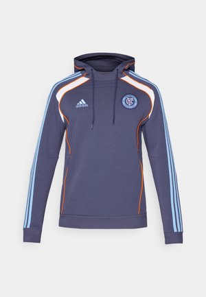 Felpa con cappuccio navy con accenti arancioni e azzurri. Presenta un logo e tre strisce su ciascun manica, realizzata in tessuto morbido.