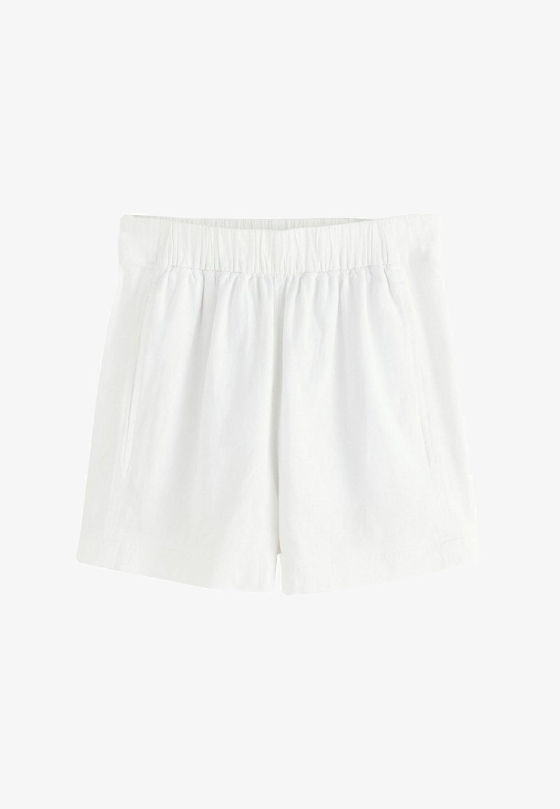 Shorts blancs en tissu léger avec une ceinture élastique, dotés de deux poches latérales et d'une coupe décontractée avec un ourlet droit.