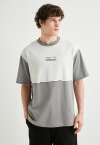 Koton - T-shirt z nadrukiem
