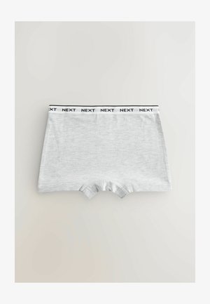 Szürke pamut boxeralsó fekete-fehér rugalmas derékkal, amelyen a "NEXT" felirat található. Puha tapintású és lekerekített lábnyílásokkal rendelkezik.