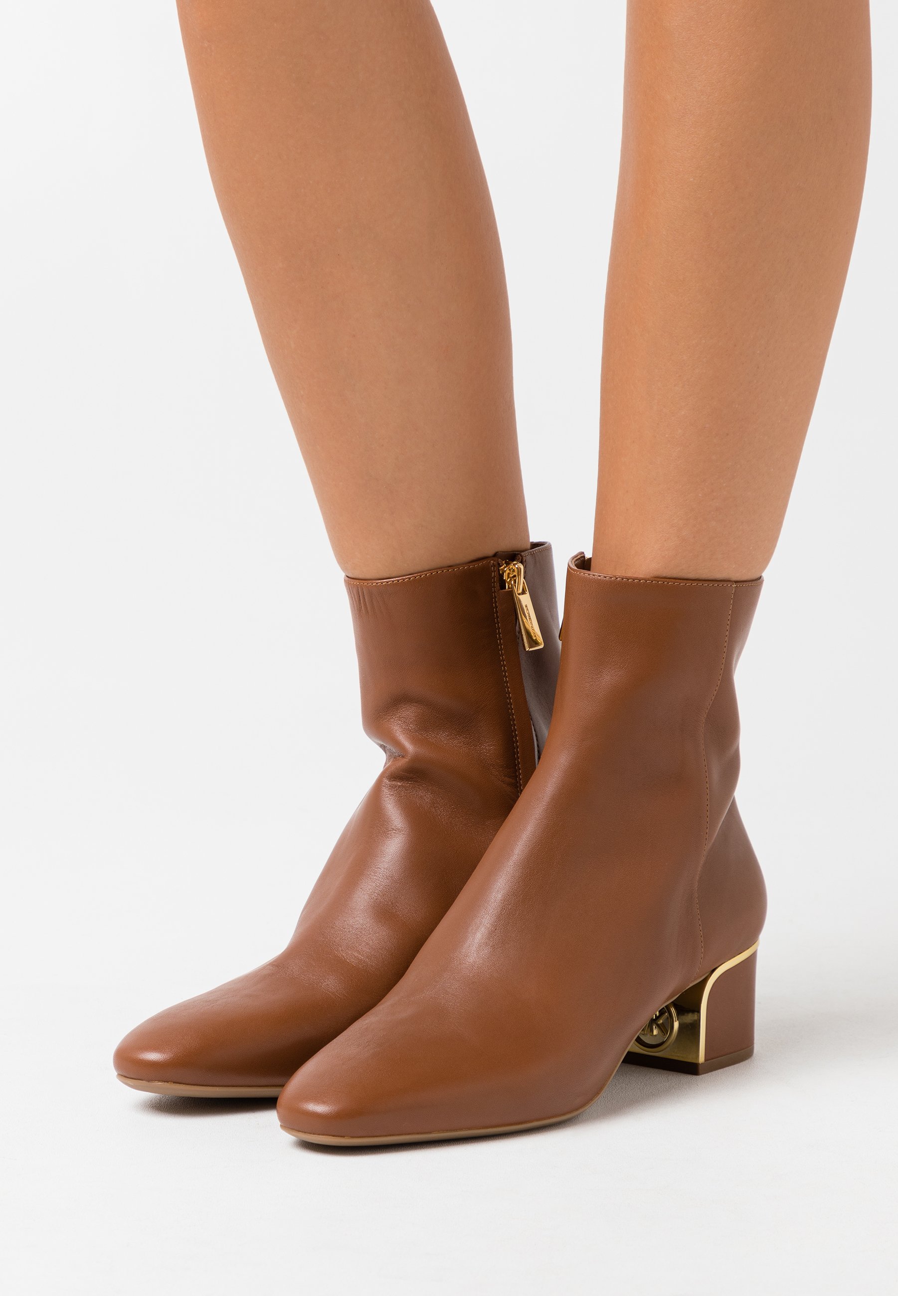 michael kors boots tan