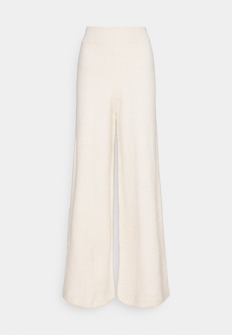 Pantalon crème taille haute à jambes larges, en tissu doux et texturé, avec une ceinture élastique.