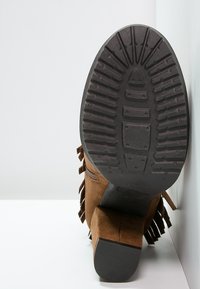 Refresh Bottines à talons hauts - camel