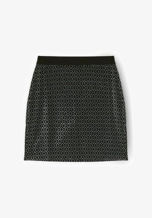 Czarna spódnica z geometrycznym wzorem w diamenty w kolorze srebrnym. Posiada dopasowany krój i elastyczny pas. Gładka faktura.