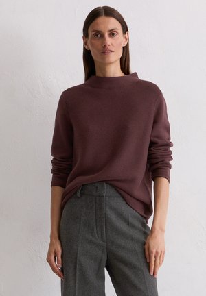 - Sweter