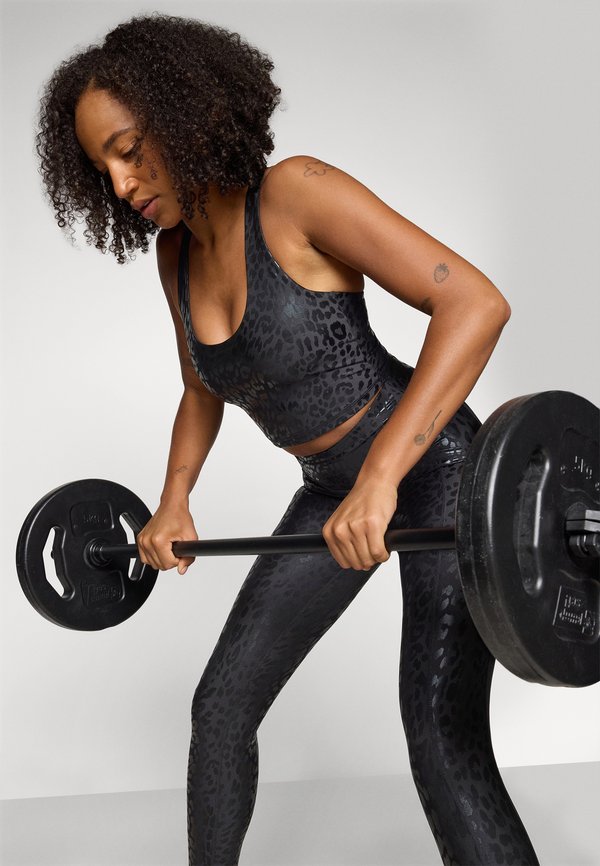 RACERBACK LONG LINE BRA - Light support sports bra3