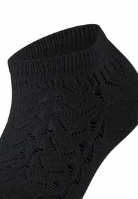 Schwarze Knöchelsocke mit einem strukturierten Blattformdesign, geripptem Bündchen und leichtem gestricktem Stoff, der Atmungsaktivität und Komfort bietet.