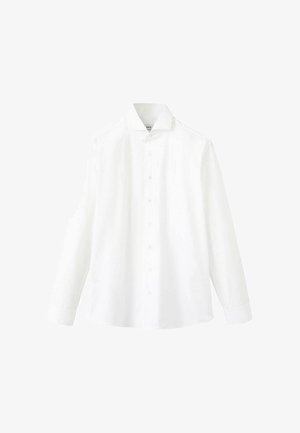 Camisa blanca de manga larga con botones, hecha de una tela suave, que presenta un collar estándar, botones frontales y un ajuste relajado.