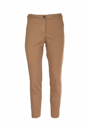 Pantaloni marroni su misura con vestibilità slim, dotati di zip e chiusura a singolo bottone, e tasche frontali. Tessuto liscio con texture minimale.