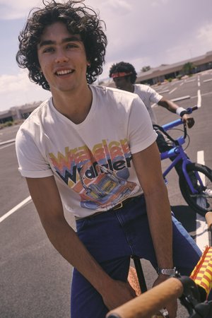 WRANGLER X STRANGER THINGS KEEP ON RUNNIN  - Μπλουζάκι με στάμπα - marshmallow