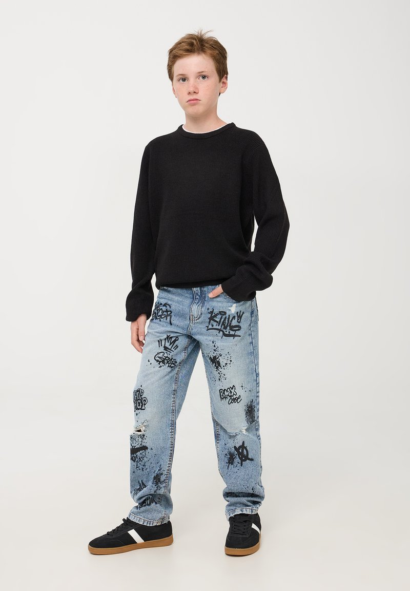 Terranova CON STAMPA GRAFFITI E STRAPPI - Jeans a sigaretta - var blu denim medio