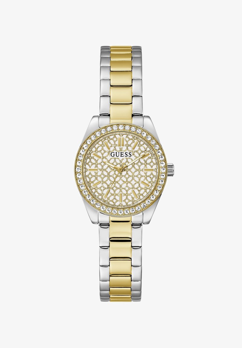 Ασημένιο και χρυσό δίχρωμο ρολόι Guess με στεφάνι διακοσμημένο με κρύσταλλα και διακοσμητικό καντράν με χρυσά σχέδια που δείχνει την ώρα.