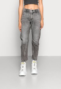 G-STAR ARC 3D BOYFRIEND - Calças de ganga de corte relaxado - faded carbon