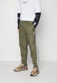 adidas Originals Träningsbyxor - olive