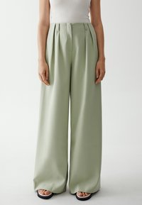 CALLI MELISSA - Hlače - sage green