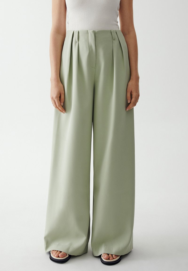 CALLI MELISSA - Hlače - sage green