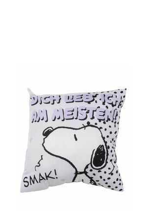 White pillow with black polka dots featuring Snoopy's face and German text "Dich lieb, ich am meisten!" and "SMAK!" in bold letters.