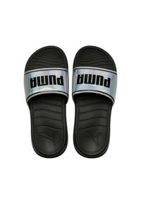 Infradito neri con una fascia iridescente lucida che presenta il logo "PUMA" in nero. Soletta morbida e testurizzata per comfort e aderenza.