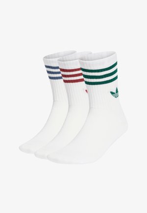 Tres pares de calcetines blancos con puños acanalados, que presentan rayas de colores en azul, rojo y verde, y un logo de hoja verde en un par.