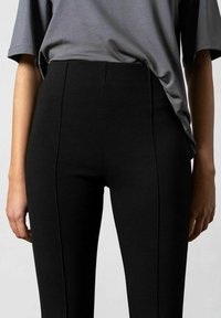 RESIDUS LOU  - Broek - black