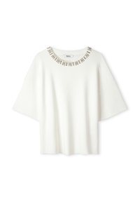 Top blanco de manga corta con cuello redondo, con un collar adornado que presenta sutiles acentos metálicos y un ajuste relajado. Textura suave.