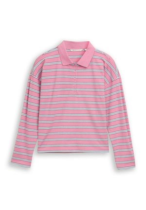 Roze polo met lange mouwen, witte en zwarte horizontale strepen en vier knopen op de voorkant.