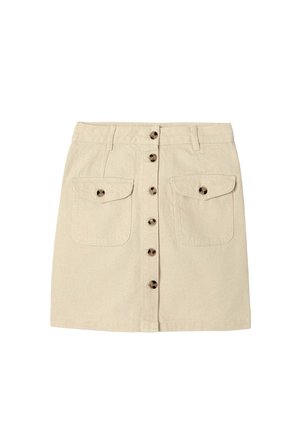 Jupe beige à boutonnage devant, avec passants pour ceinture et deux poches à rabat sur le devant, en tissu texturé.