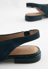 Next FOREVER COMFORT® LEATHER FLAT SLINGBACKS - Takaa avoimet ballerinat - navy blue