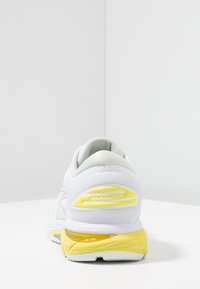 ASICS Zapatillas running asfalto - white