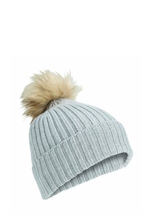 Jasnoszara, prążkowana zimowa czapka beanie z beżowym, sztucznym pomponem na górze oraz złożonym detalem mankietu.