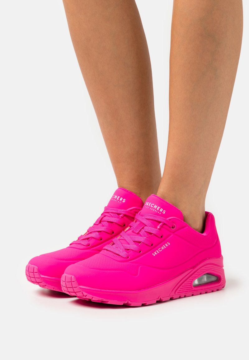 Skechers wide fit uno matalavartiset tennarit hot pink durabuck