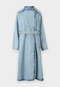 Trench coat de ganga azul claro com fecho de abotoamento duplo, bolsos laterais, colarinho largo e cintura com cinto; apresenta um corte descontraído e mangas compridas.