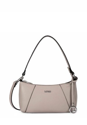 Kleine beige Ledertasche mit kurzem schwarzen Riemen, silbernem Reißverschluss und rundem Metallanhänger mit L.CREDI-Logo auf der Vorderseite.
