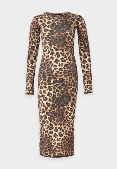 Φόρεμα bodycon με μακριά μανίκια και λεοπάρ μοτίβο σε αποχρώσεις του καφέ και του μαύρου σε μπεζ φόντο.