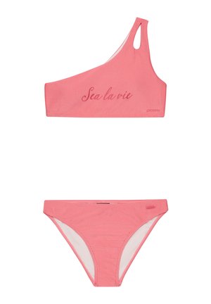 Asymetrický bikiny set v jasne ružovej farbe. Vrchná časť zobrazuje nápis "Sea la vie" s jemným leskom a má jedno ramenné popruh. Spodná časť má klasický strih.