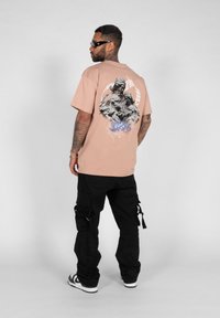 MJ Gonzales HIGHER THAN HEAVEN HEAVY OVERSIZE - T-Shirt print - orange