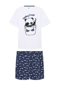 T-shirt bianca a maniche corte con grafica di panda e testo "Feeling Fresh!", abbinata a pantaloni corti blu navy con motivi di panda sparsi.