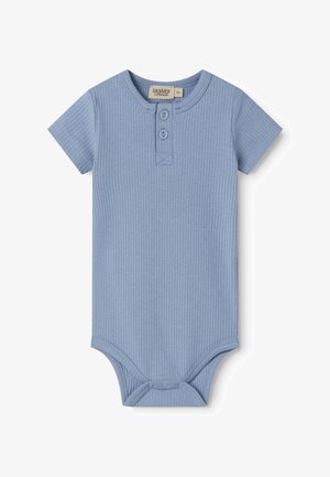 Body para bebé de manga corta en color azul con textura acanalada, dos botones en el cuello y cierres de presión en la parte inferior, talla 9 meses.