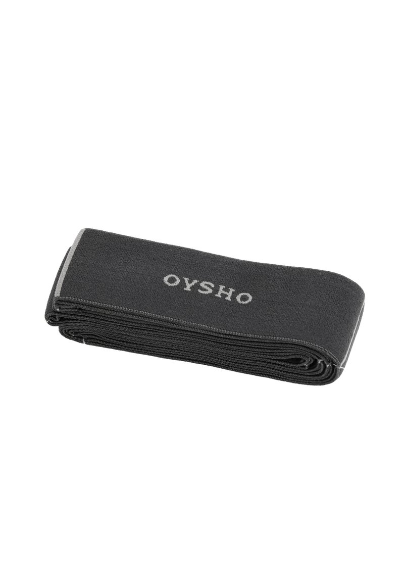 Šedý elastický odporový pás s logom OYSHO. Má hladký povrch a konzistentnú šírku, starostlivo zložený na uskladnenie.
