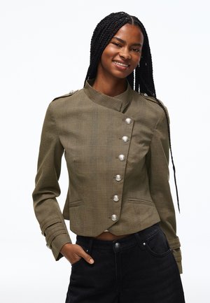 Bershka, DOUBLE-BREASTED WITH BUTTONS - BLAZER - Veste mi-saison - beige