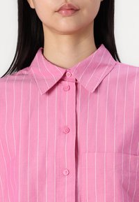 Gina Tricot POPLIN  - Užsagstoma palaidinė - pink
