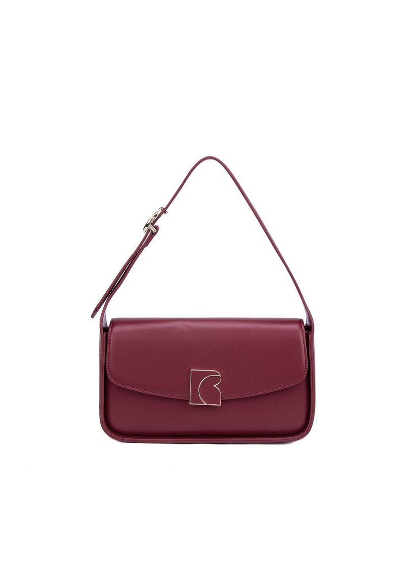 Borsa in finta pelle bordeaux con chiusura a patta magnetica e logo in accento dorato. Dotata di una singola tracolla regolabile per indossarla a spalla o a traverso.