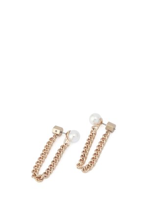 Orecchini a catena color oro con dettaglio perla, chiusura rettangolare e design allungato. Texture liscia con finitura lucida.